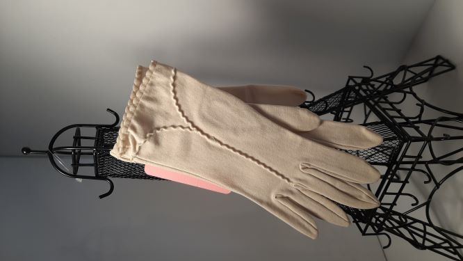 Cream Cloth Gloves   S-M