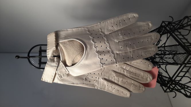 Cream coloured Leather Gloves 