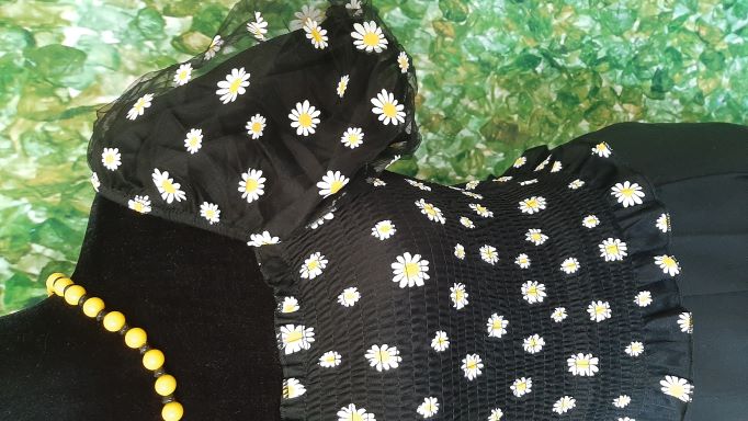 Retro Black Chiffon Daisy Stretch Crop Top